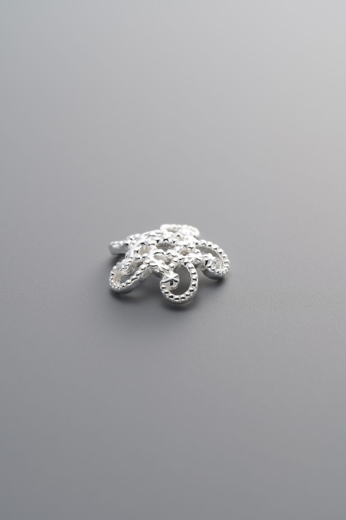 E8-68 (1) 925 Sterling Silver-Bright-Flower Bead Cap-10mm - Image 1