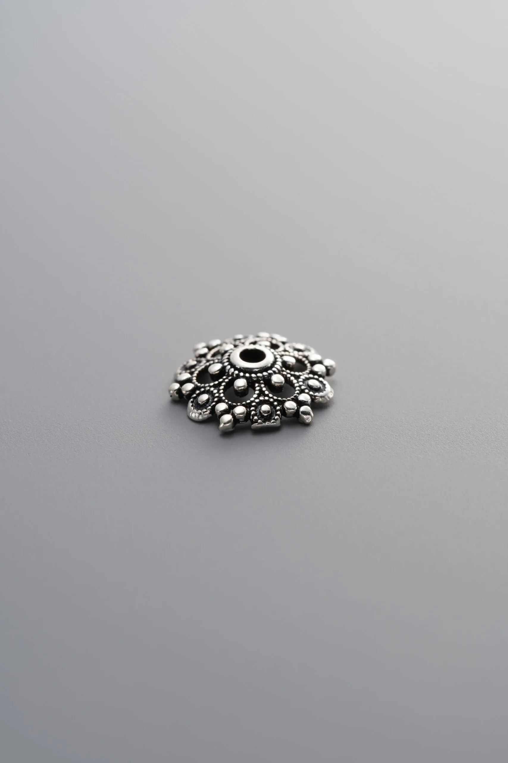 E9-14 (4) 925 Sterling Silver-Antiqued-Shiny Bead Cap-9mm - Image 1