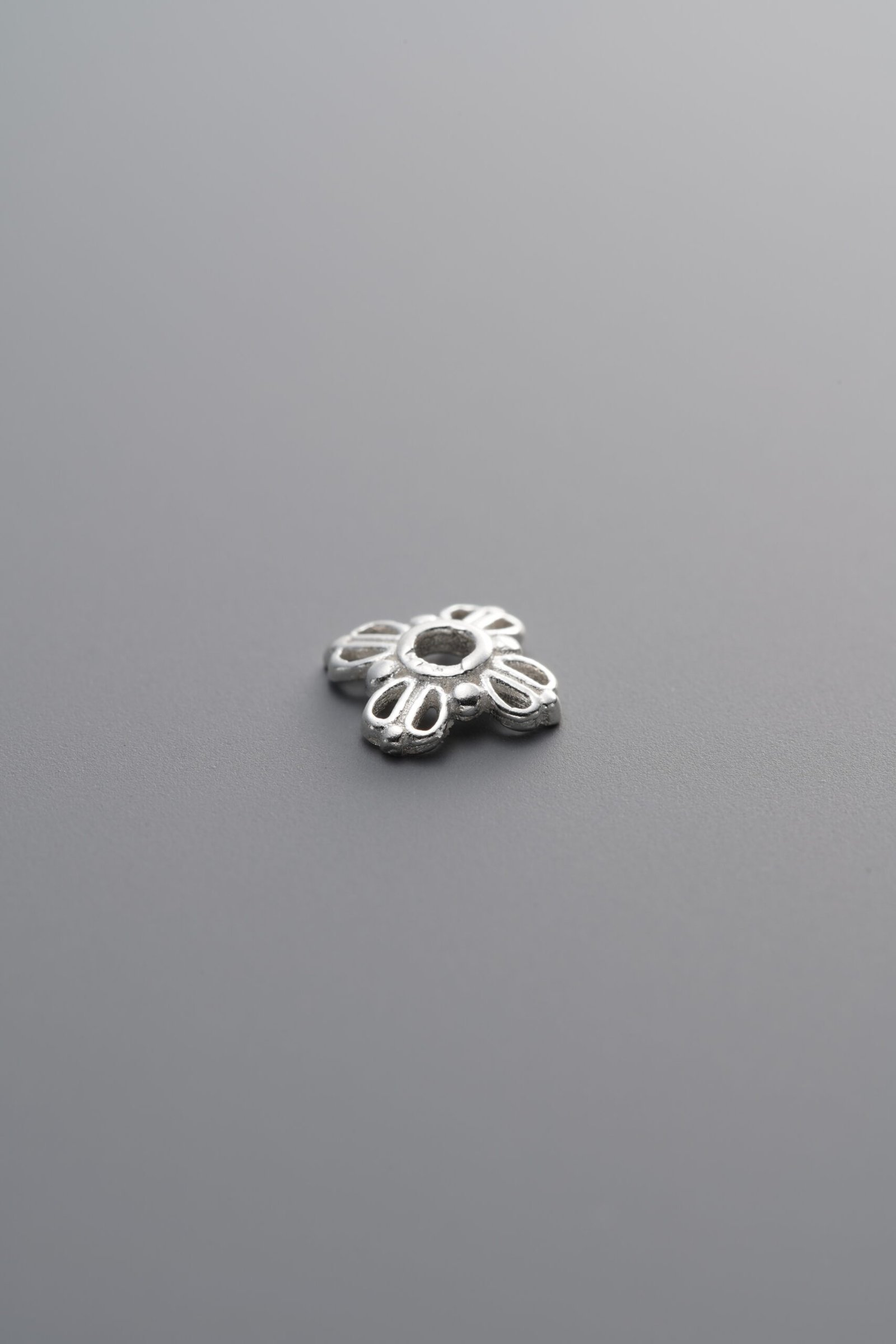 E9-16 (2) Flower Bead Cap