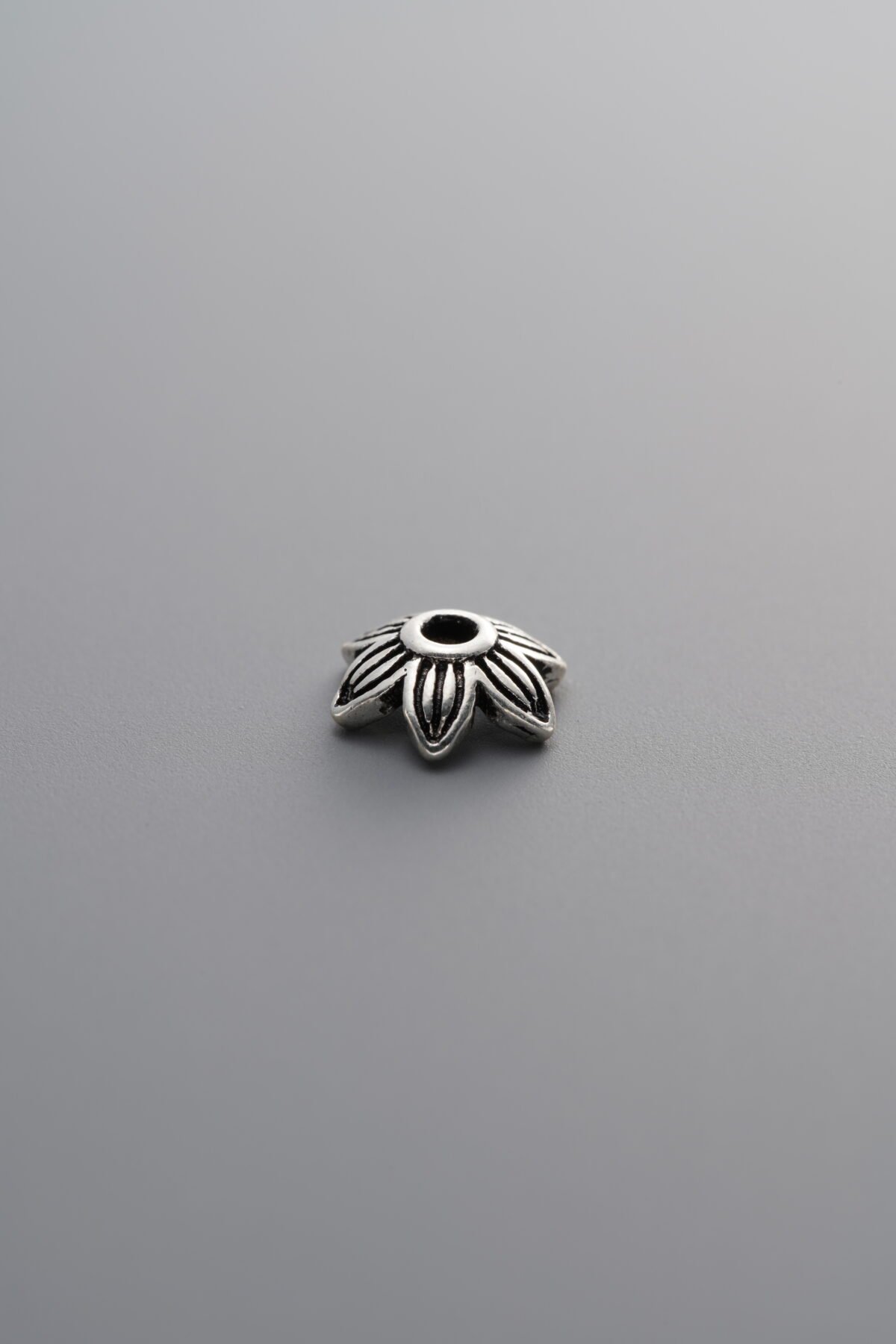 E9-21 (1) 925 Sterling Silver-Antiqued-Flower Bead Cap-6mm - Image 1