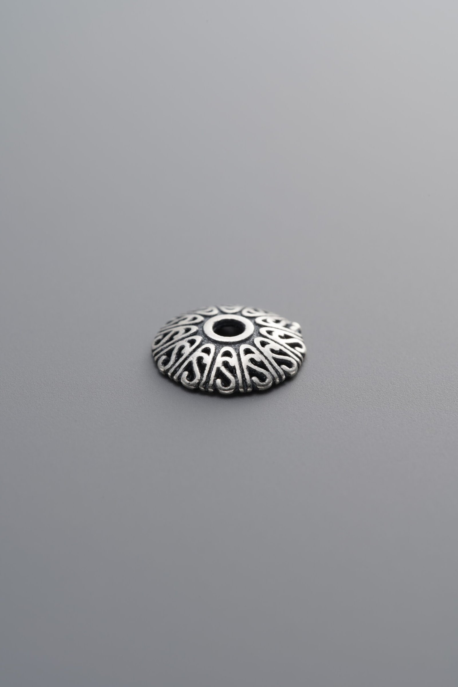 E9-34 (2) 925 Silver-Vintage-Flower Bead Cap-8mm - Image 1