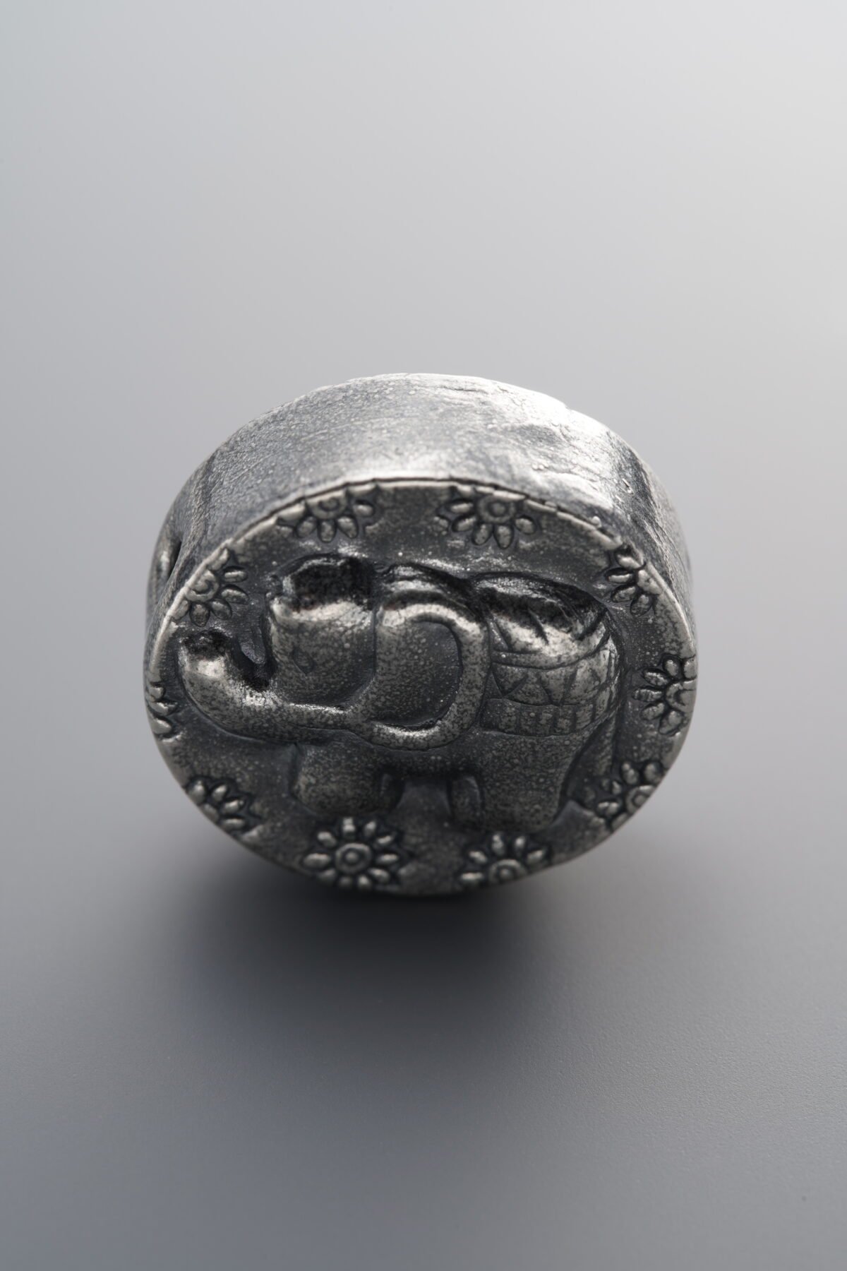 999 Fine Silver-Antiqued-Dimensional Elephant Round Disc Coin Bead-23mm - Image 2