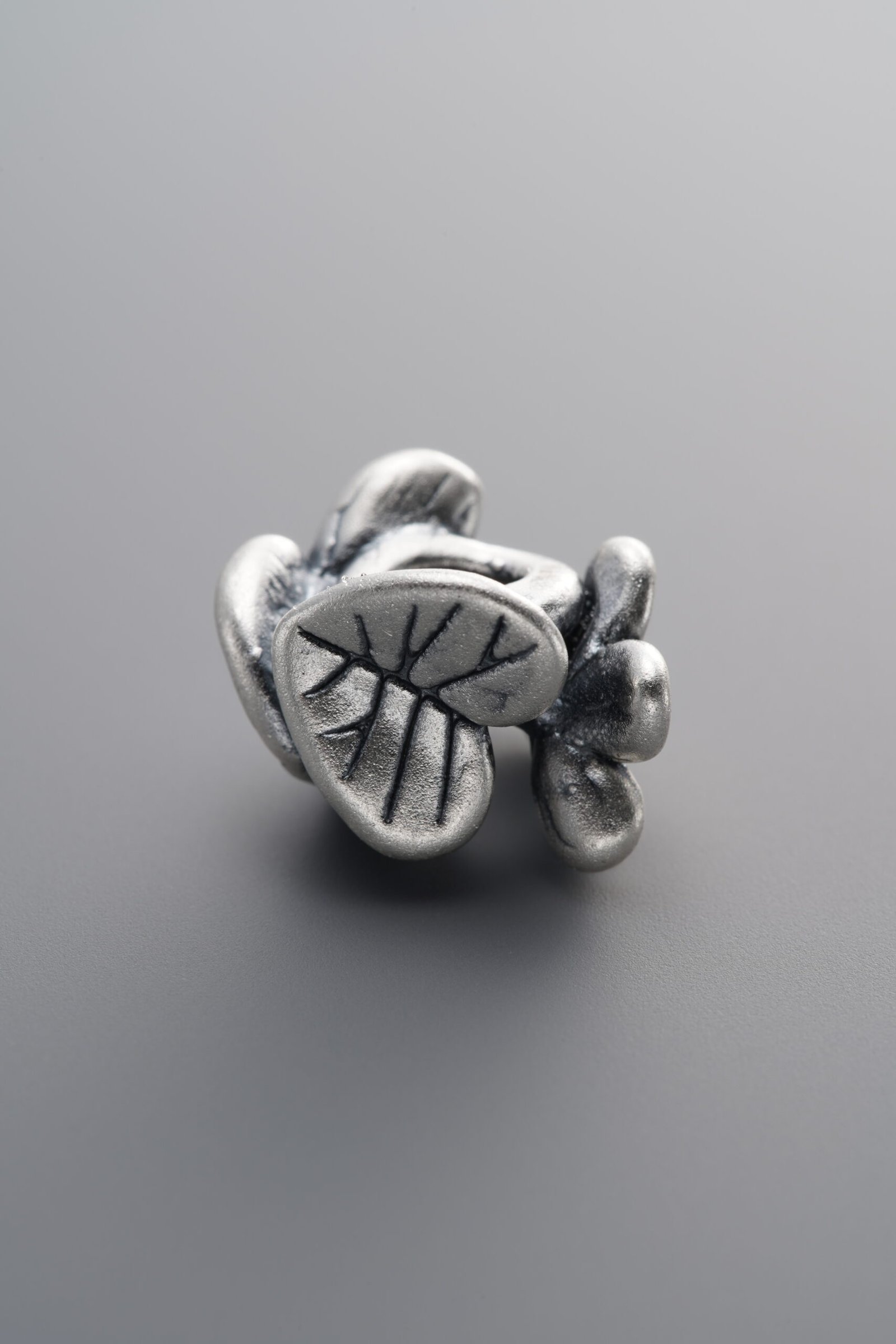 F1-27 (1) 999 Silver-Vintage-3D Flower Wreath Spacer Bead-14mm - Image 1