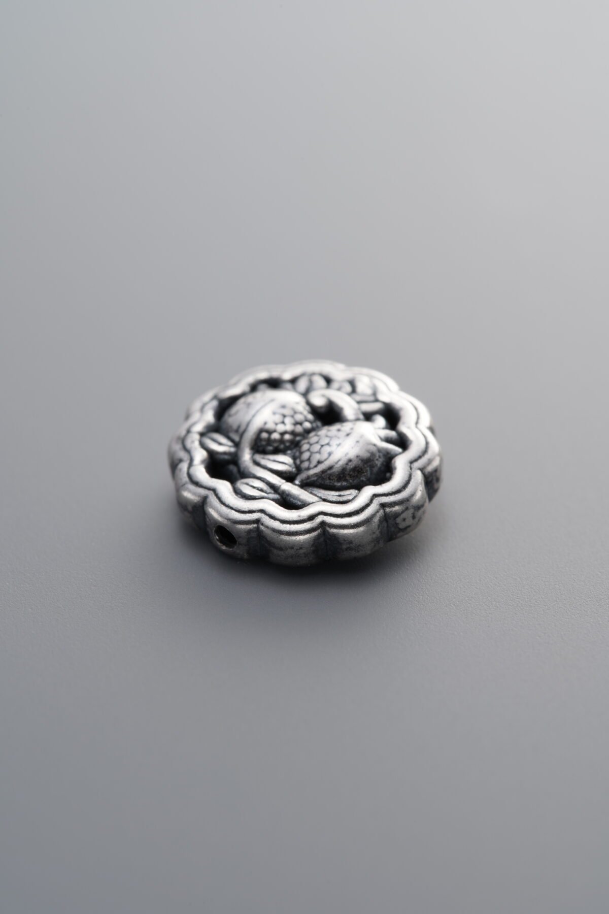 F1-29 (2) 3D Hollow Peach Pattern Box-shaped Spacer Bead
