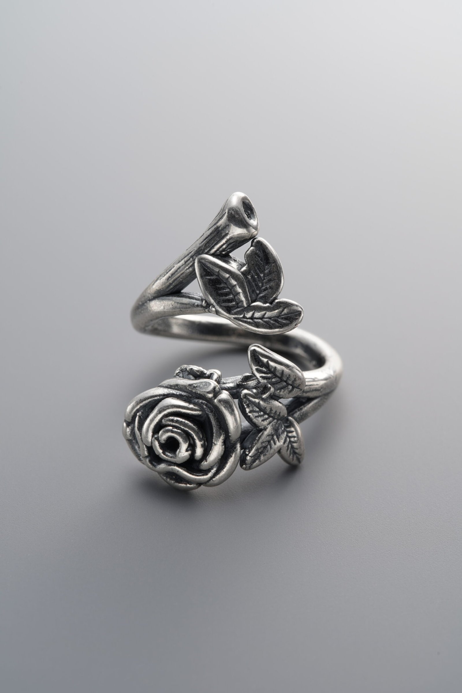 F1-31 (1) 999 Fine Silver-Antiqued-Dimensional Rose Wrapped Ring-26mm - Image 1