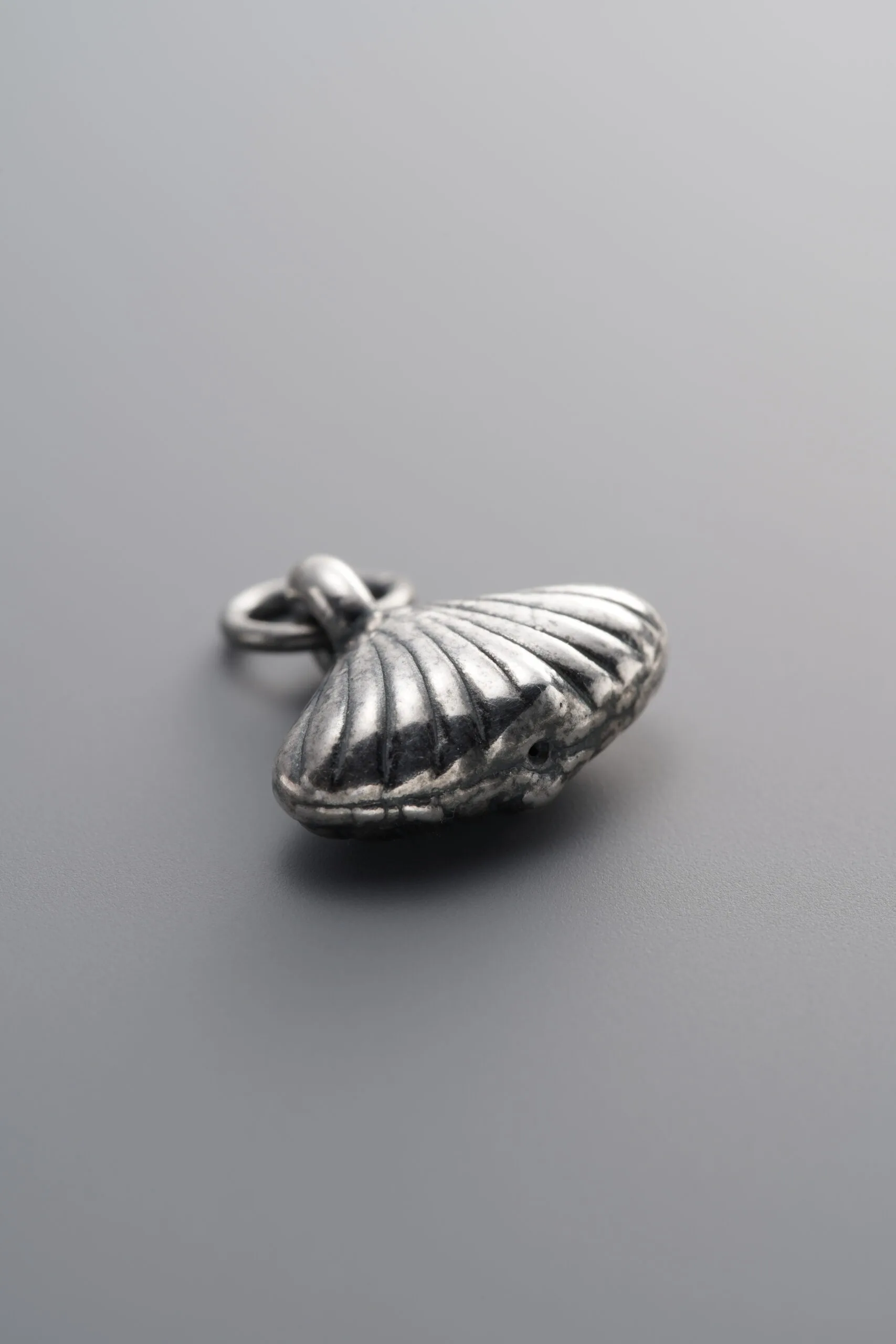 999 Fine Silver-Antiqued-Seashell Pattern Pendant-14mm - Image 1