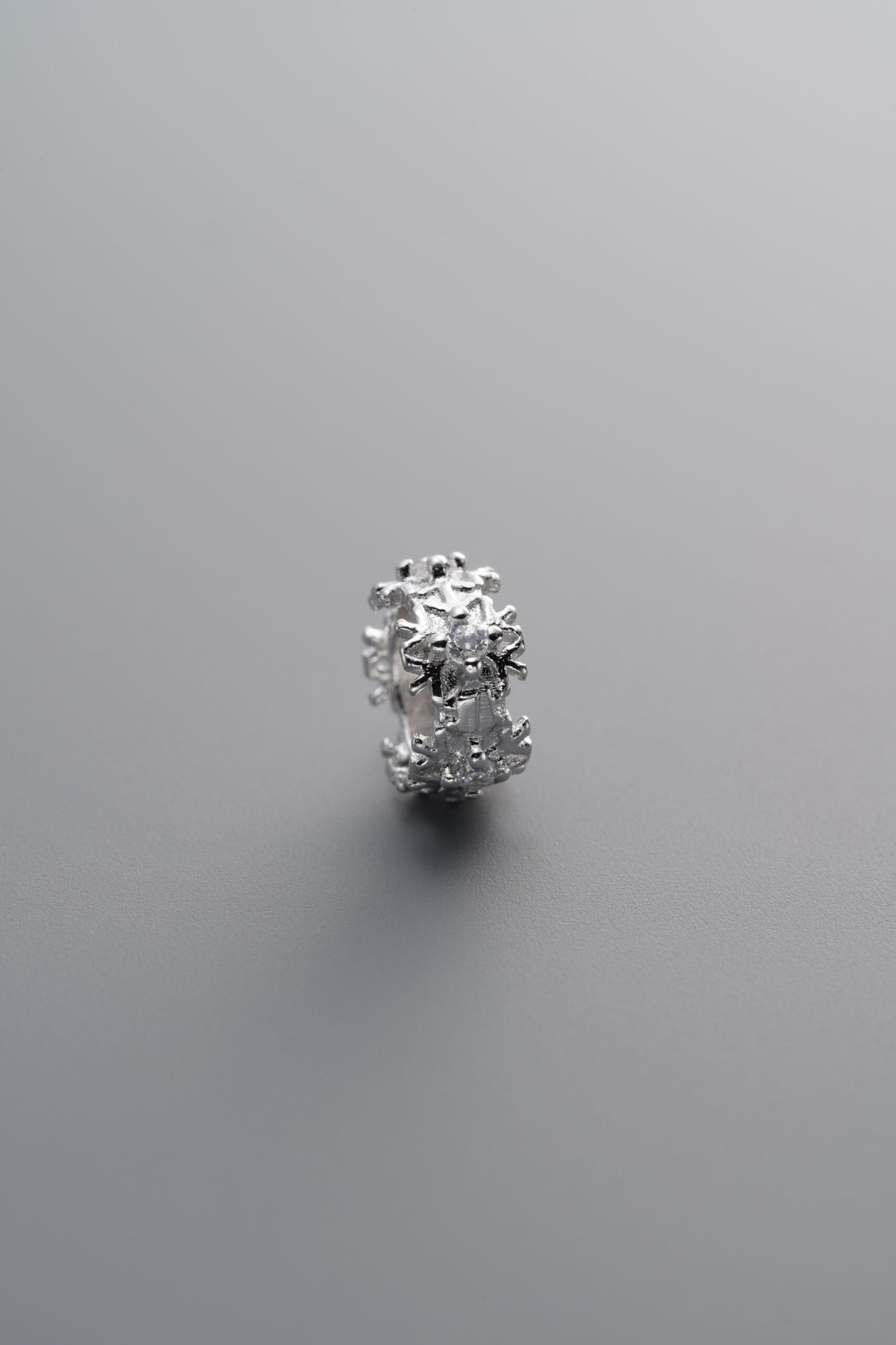 F3-410 (1) Zircon Snowflake Pattern Ring Bead
